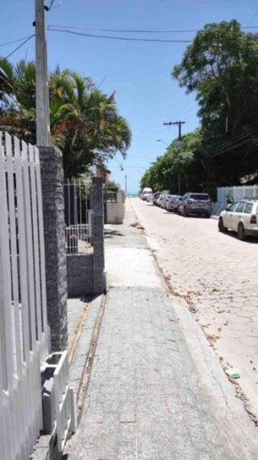 Casa 4 SUÍTES e 2 quartos a 100 m da praia de Cachoeira, entre Canasvieiras e Ponta das Canas